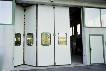 Промышленные складные ворота DoorHan